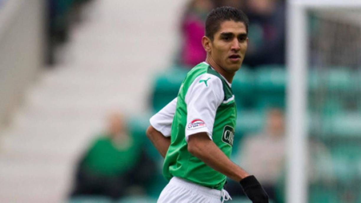 Claros estampó su rúbrica con el Hibernian en la temporada 2012-2013.