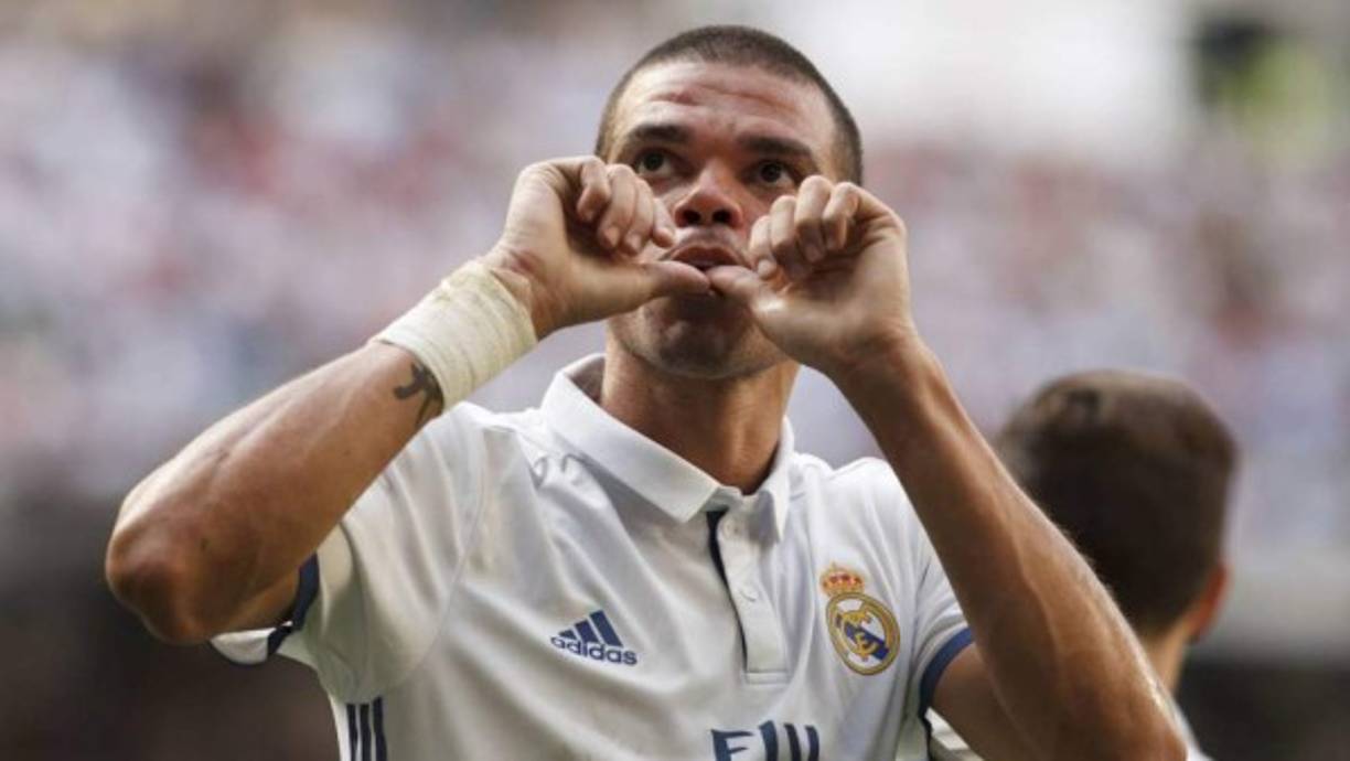 Pepe será el primer jugador que abandone el Real Madrid puesto que termina su contrato a finales de mes y no está previsto que el club blanco lo renueve, su destino parece ser que será el París Saint-Germain. De esta manera, Pepe cumplirá su intención de prolongar su carrera dos años más en un equipo de la élite europea pese a contar ya con 34 años.