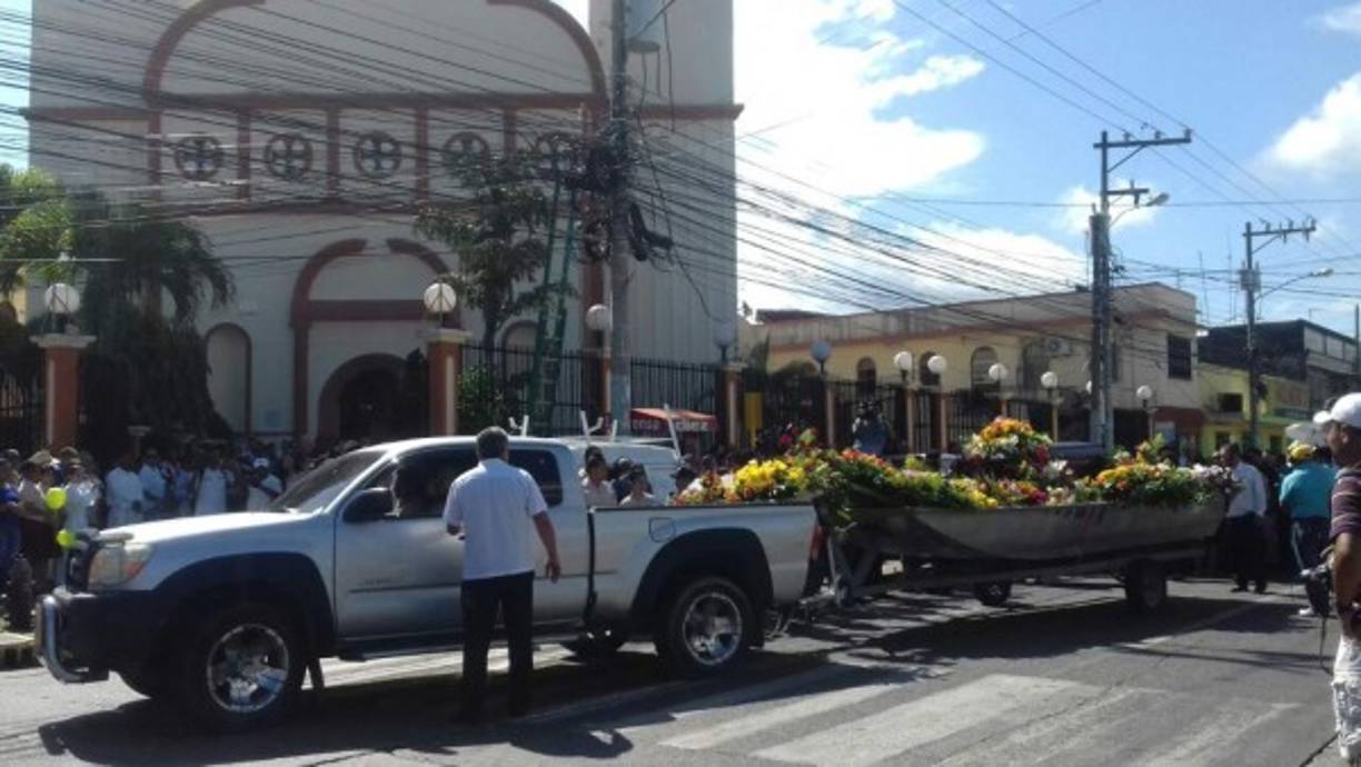 Guillermo Anderson fue llevado a bordo de una lancha a la iglesia San Isidro de La Ceiba, Atlántida.