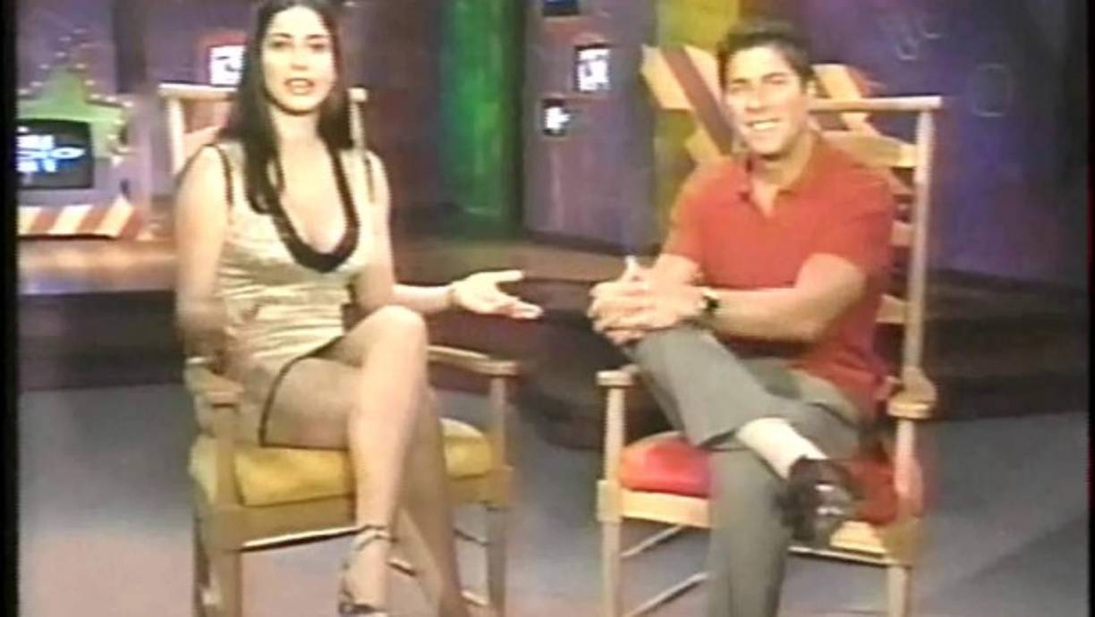 Dentro del programa el puertorriqueño no solo presentaba al lado de la hermosa Odalys García, sino que además hacia uno que otro scketch entre algunos segmentos.