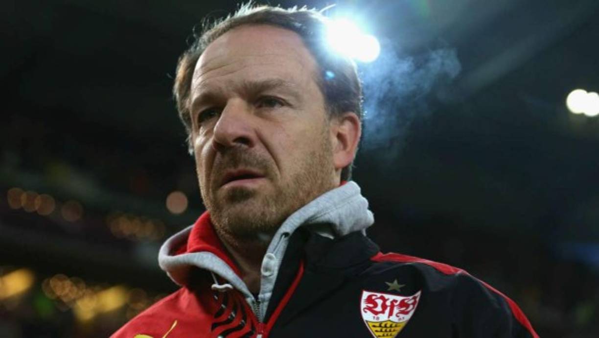 El alemán Alexander Zorniger, en su estapa en el Stuttgart, prohibió que los futbolistas utilizaran auriculares grandes.