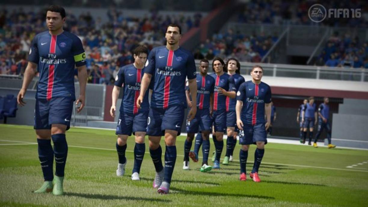 FIFA 16 parecía enfocado en la parte defensiva del juego. Ahora los encuentros se definían a través del control del medio campo y, por primera vez, el juego incluyó a selecciones femeninas.