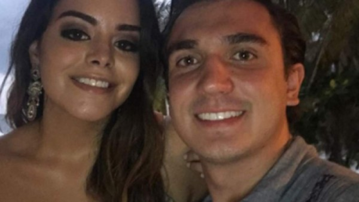 En 2018 el actor dijo en una entrevista que se había comprometido con Monserrat Ocampo, la hija de la política mexicana Josefina Vázquez Mota. Pero al parecer la pareja ya terminó con su compromiso, pues borró de sus redes sociales todas las fotografías en las que aparecía con la hermosa joven.