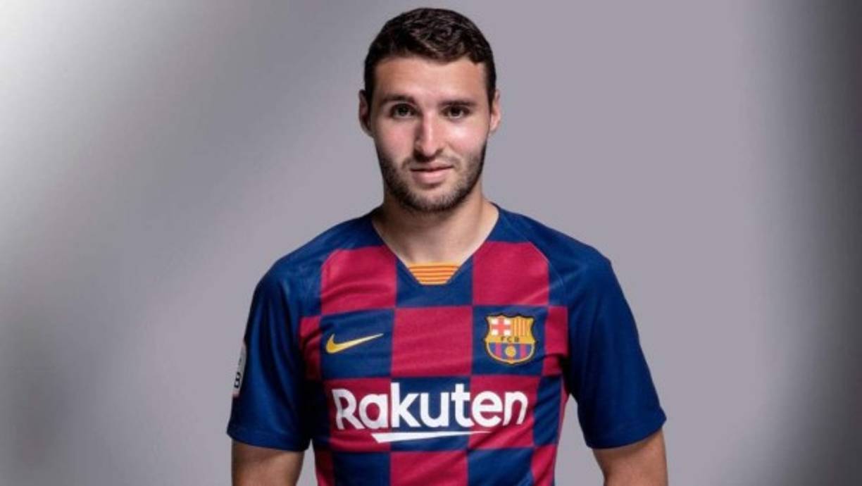 Según informa el diario 'O Jogo', el Sporting Braga ha llegado a un acuerdo con el Barcelona para conseguir los derechos del delantero español Abel Ruiz por 8 millones de euros para las próximas cinco temporadas al hacer efectiva la opción de compra. En dicho acuerdo el Barça se guarda otra opción de recompra de 40 millones de euros que podría hacer efectiva hasta el 30 de junio de 2022.<br/><br/>Además, según informa 'O Jogo', si el Braga decide vender a Abel Ruiz durante estos cinco años el Barcelona le correspondería percibir el 20% del precio del potencial traspaso. La cláusula de rescisión de Abel Ruiz en el nuevo contrato es de 45 millones de euros.