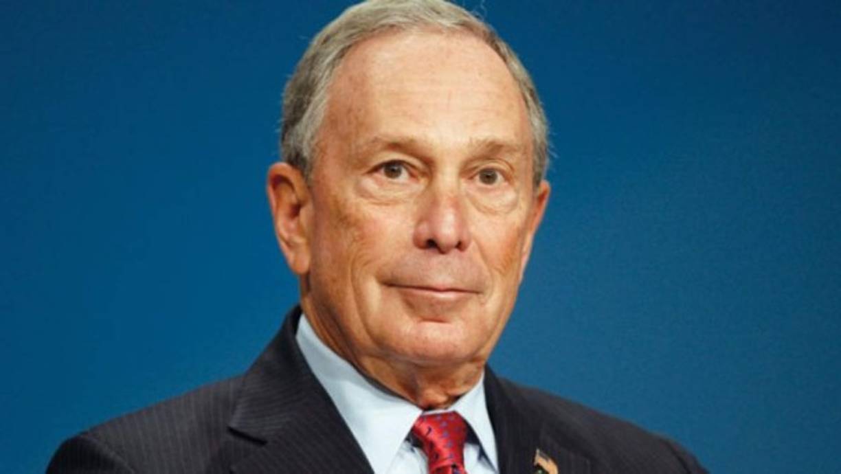 Número 9. El exalcalde de la ciudad de Nueva York y cabeza del grupo Bloomberg LP desciende un puesto este año. Michael Bloomberg, a sus 75 años acumula una fortuna calculada en $47,500 millones.
