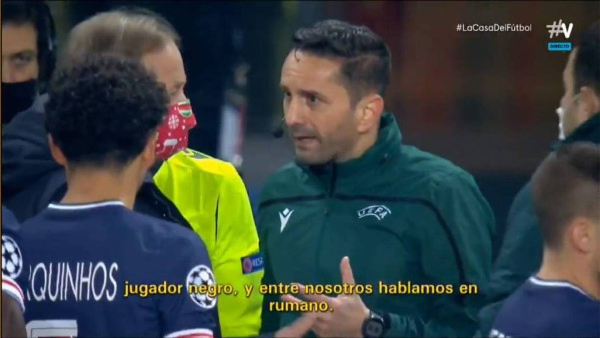 El árbitro rumano Sebastian Coltescu trataba de explicar lo que había dicho.