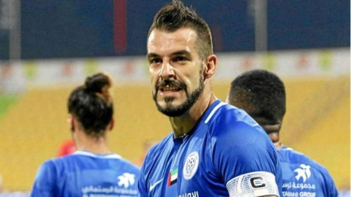 El Cádiz vuelve a Primera a lo grande. El cuadro gaditano firmó el domingo el ascenso tras la derrota del Zaragoza y su presidente Manuel Vizcaíno anunció el primer fichaje como equipo de Primera: Álvaro Negredo. El atacante militó en su momento en clubes como Real Madrid y Manchester City, le llega competencia al Choco Lozano.