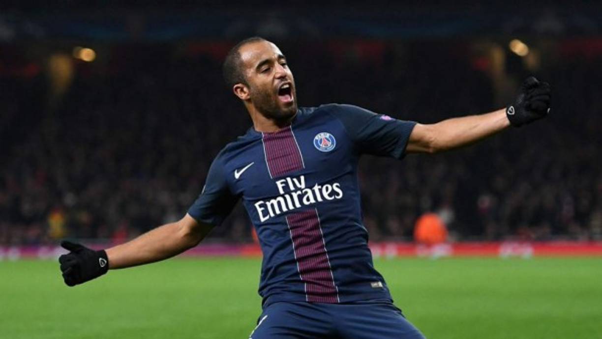 El brasileño del París Saint-Germain, Lucas Moura, ha estado en la ciudad deportiva del Tottenham Hotspur, al norte de Londres, para someterse a un reconocimiento médico y ultimar su fichaje por el club, según informan medios británicos. Moura, de 25 años, llegaría al Tottenham por un montante cercano a los 25 millones de libras (28,4 millones de euros) después de apenas contar esta temporada para el español Unai Emery en el equipo francés.
