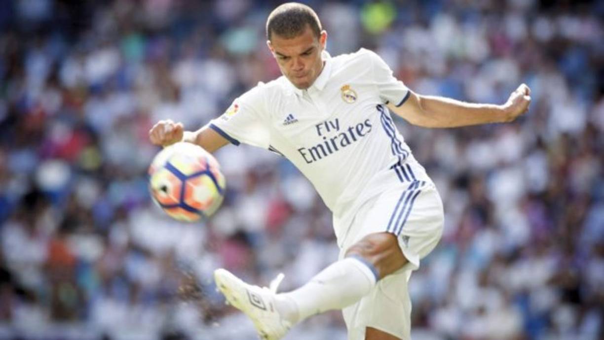 Según el diario Marca, Pepe rechazará una oferta de la Super Liga china para permanecer en Europa, aunque no en el Real Madrid. El PSG estaría interesado en su fichaje.