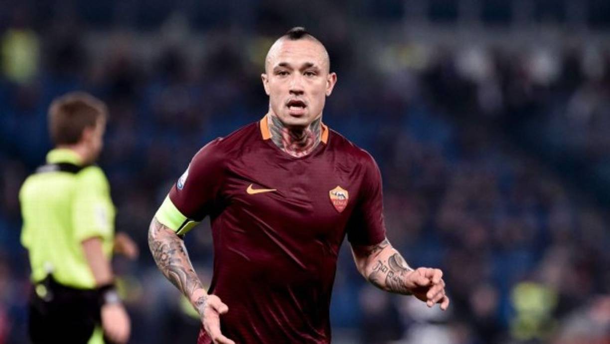 El belga Radja Nainggolan no fue convocado este viernes por la Roma para el partido liguero del sábado contra el Atalanta como sanción por el polémico vídeo publicado por el jugador en fin de año, en que apareció ebrio, fumando y blasfemando. Paralelamente, según la prensa italiana, el Guangzhou Evergrande, vigente campeón de China, estaría dspuesto a pagar 40 millones de euros por el jugador.