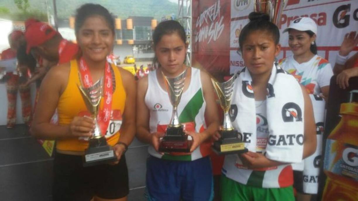 Ana Carranza (2), Carmen Gómez y Tita Mendez (1) son las ganadoras de la categoría juvenil.