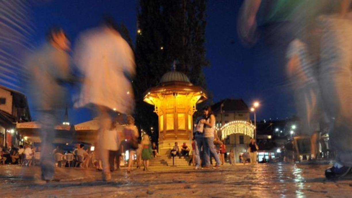 11. Bosnia y Herzegovina: Cuenta con un CPI de 35.13. Esta nación se recupera de una guerra de tres años y se encuentra en el top 10 de las naciones europeas más baratas para retirarse.