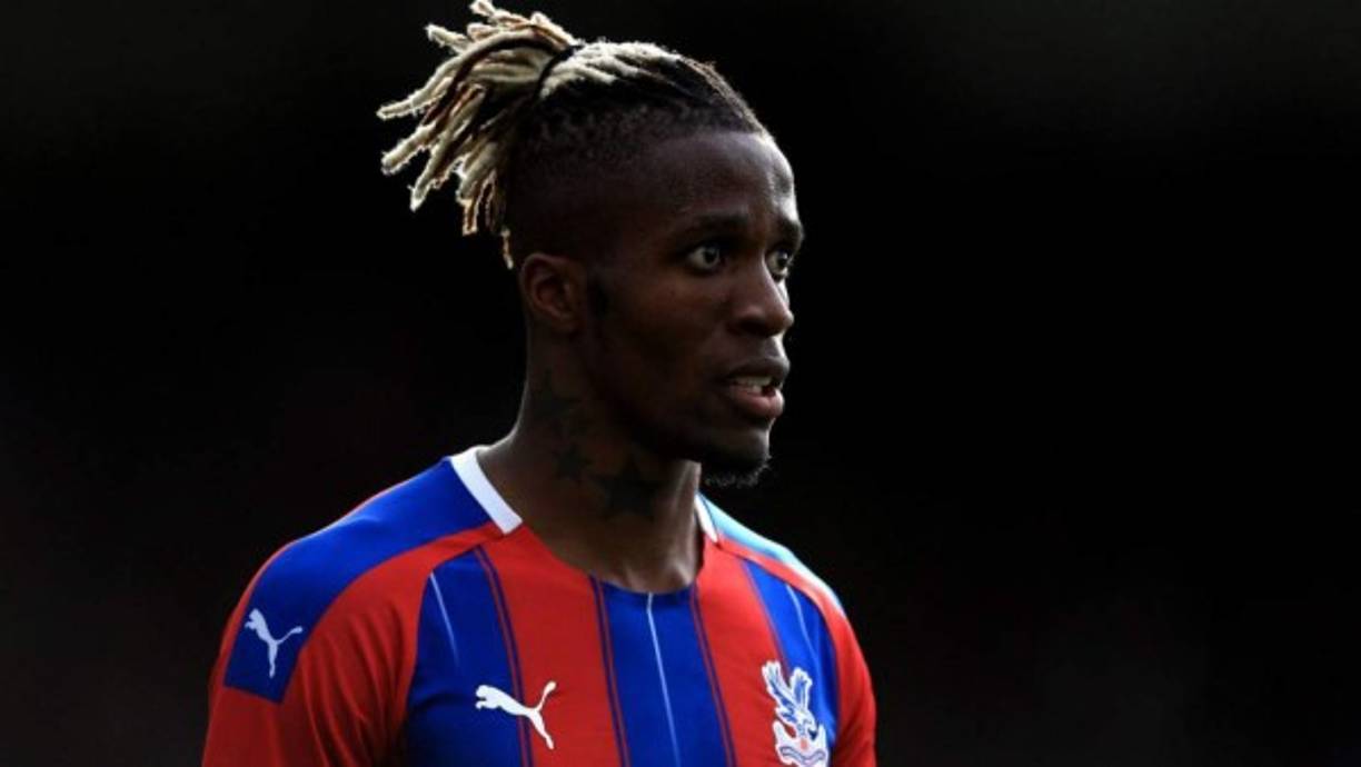 Wilfried Zaha: El Milan habría puesto sus ojos sobre el atacante del Crystal Palace. Según informa 'The Sun', el conjunto italiano quiere reforzar el ataque del Milan en este tramo tan crucial de campaña donde son líderes en solitario de momento.