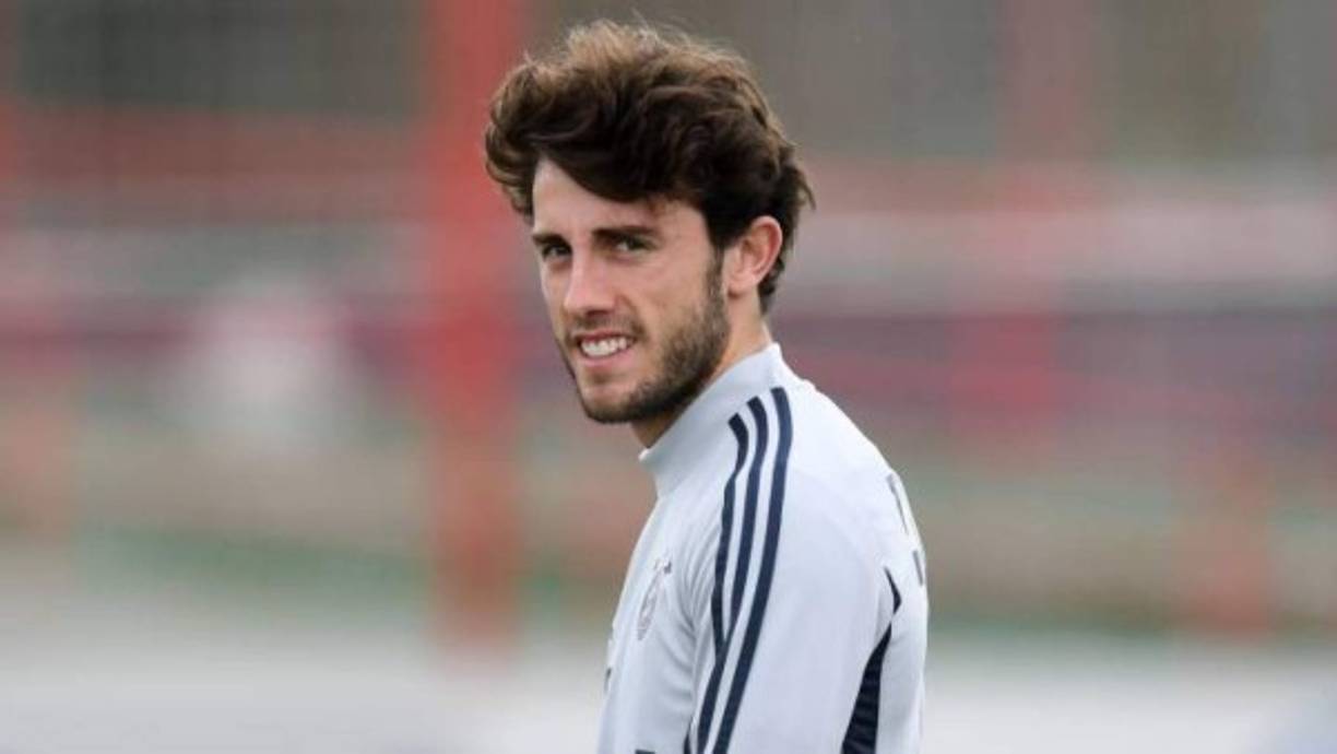Álvaro Odriozola: El defensor español no sigue en el Bayern Múnich y volverá al Real Madrid, club dueño de su ficha.