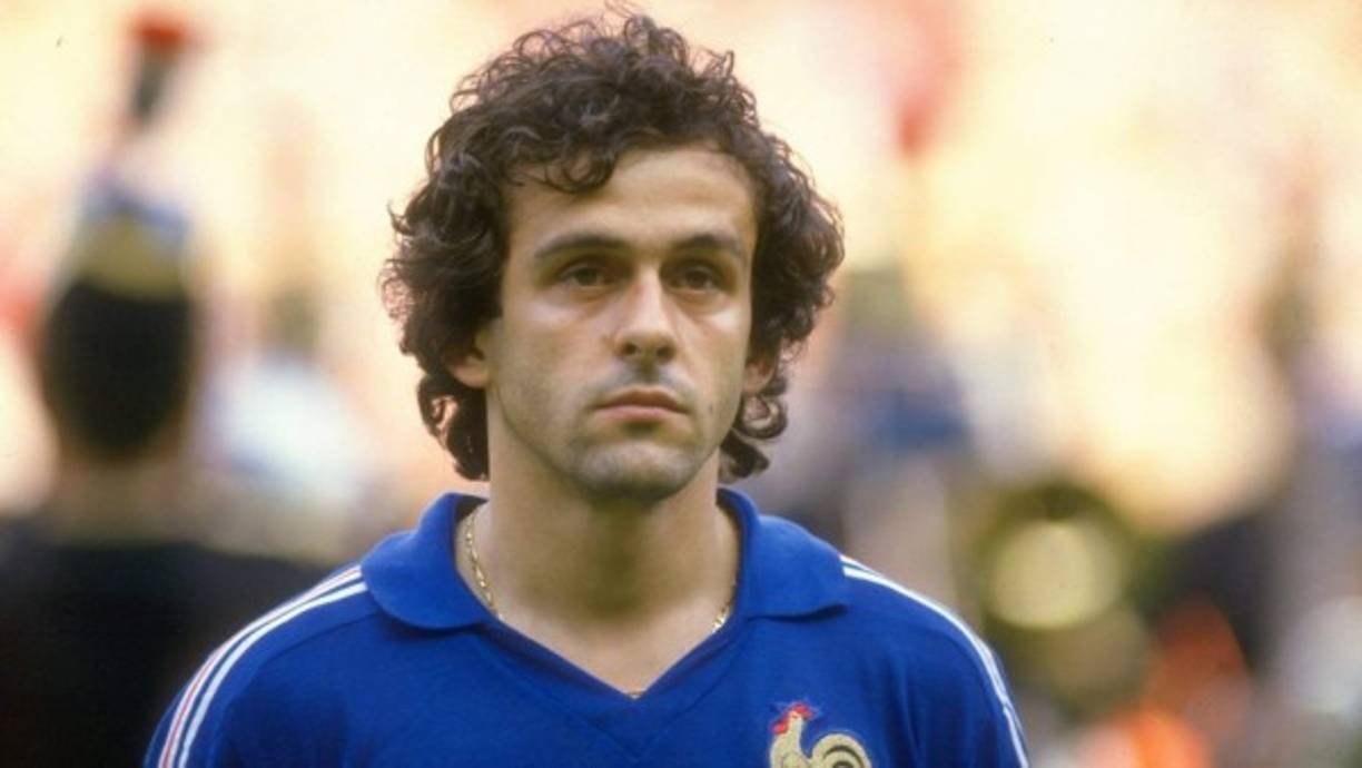 Michel François Platini ( 21 de junio de 1955), es un exfutbolista y dirigente deportivo francés. Desde 2007 hasta 2015 fue presidente de la UEFA. Es considerado uno de los mejores jugadores del siglo XX y uno de los grandes mediocampistas de la historia del fútbol.<br/><br/>Con la Juventus ganó el campeonato italiano, la Copa de Campeones de Europa y la Copa Intercontinental, con Francia ganó la Eurocopa de naciones. Recibió el Balón de Oro por tres años consecutivos; 1983, 1984 Y 1985.