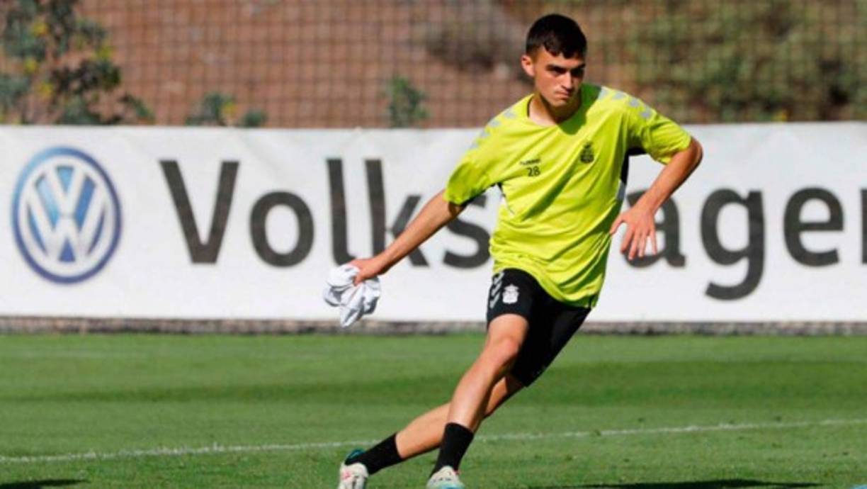 Pedri González se ha convertido en uno de los jóvenes talentos españoles con mayor proyección de la actualidad, lo que le sirvió para fichar por el FC Barcelona en el último mercado de fichajes de verano y ser una de las cartas ofensivas a futuro. Cuenta con apenas 17 años de edad.