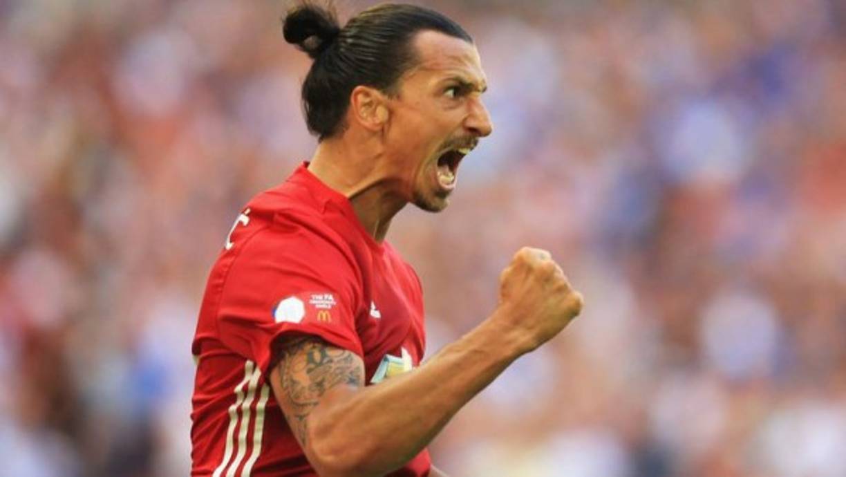 Zlatan Ibrahimovic: El delantero sueco ha causado revuelo al explotar contra su propio club el Manchester United. 'Yo vine a ganar y si quieres ganar tienes que crear algo más grande. Soy un león y me gusta estar rodeado de leones. Si solo eres un gatito no lucharás como un león' expresó dejando claro su dardo para el club. Medios señalan que podría llegar al Galaxy de la MLS.