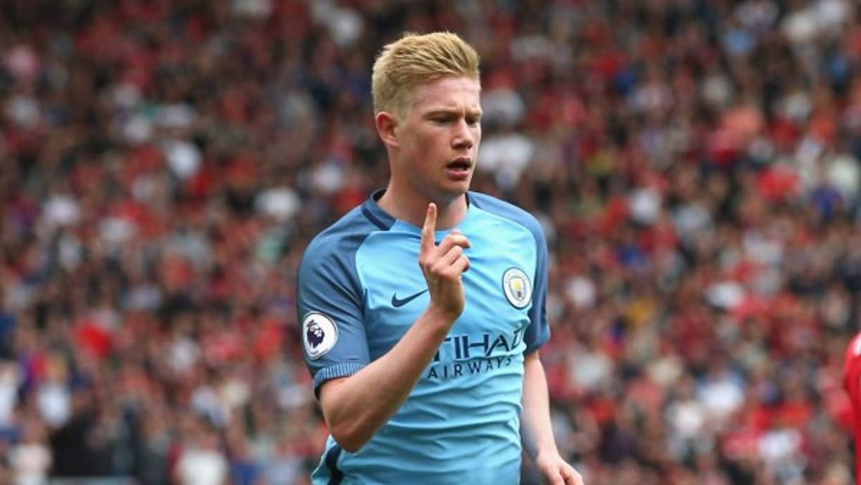 El volante belga Kevin De Bruyne podría renovar con el Manchester City. Según Daily Mail, el jugador estaría pactando la renovación y mejora de su contrato, que ascenderia a £260.000 semanales.