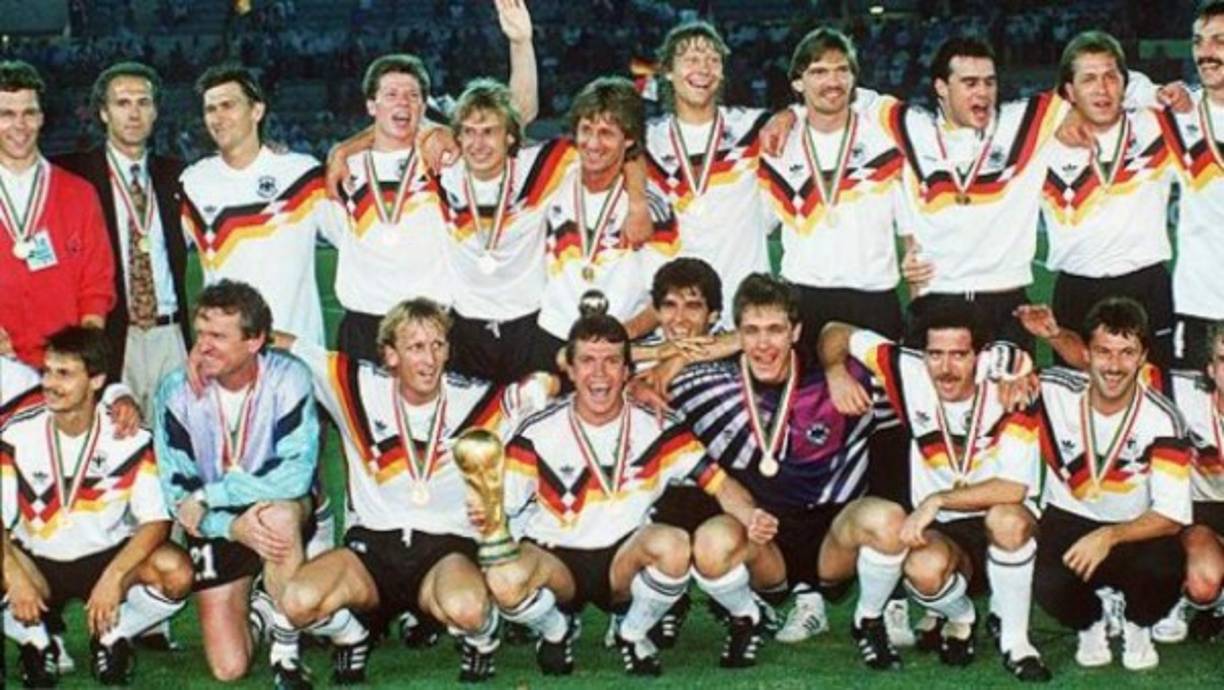 Mundial de Italia 1990 - Cuatro años después Alemania se tomaría la revancha contra Argentina, reeditando una final que se llevaría la Mannschaft, por la mínima (1-0), para proclamarse campeón del mundo por tercera vez en su historia. El solitario gol de Andreas Brehme sirvió para que, en el Olímpico de Roma, Alemania venciera nuevamente.
