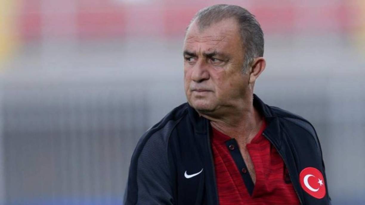Fatih Terim: El seleccionador de fútbol de Turquía, ha renunciado de su cargo en medio de un escándalo por haber supuestamente agredido a los empleados de un restaurante . Terim, una de las leyendas del fútbol turco, dirigió desde 1993 cuatro veces la selección nacional de Turquía, y tres veces el equipo del Galatasaray, así como el Milán y el Fiorentina.