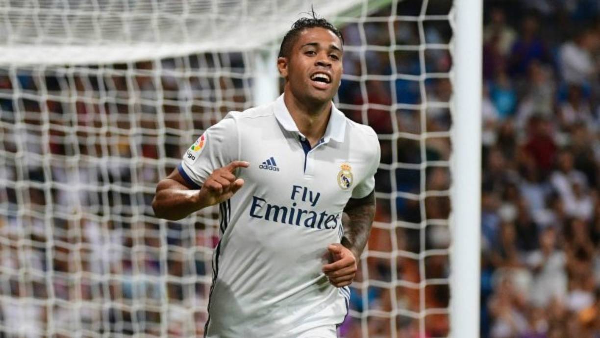 Zinedine Zidane confirma que Mariano Díaz se queda en el Real Madrid. En la rueda de prensa previa al partido del domingo ante la Real Sociedad, el técnico blanco confirmó que el delantero canterano 'se queda aquí y tiene que luchar para tener minutos'.