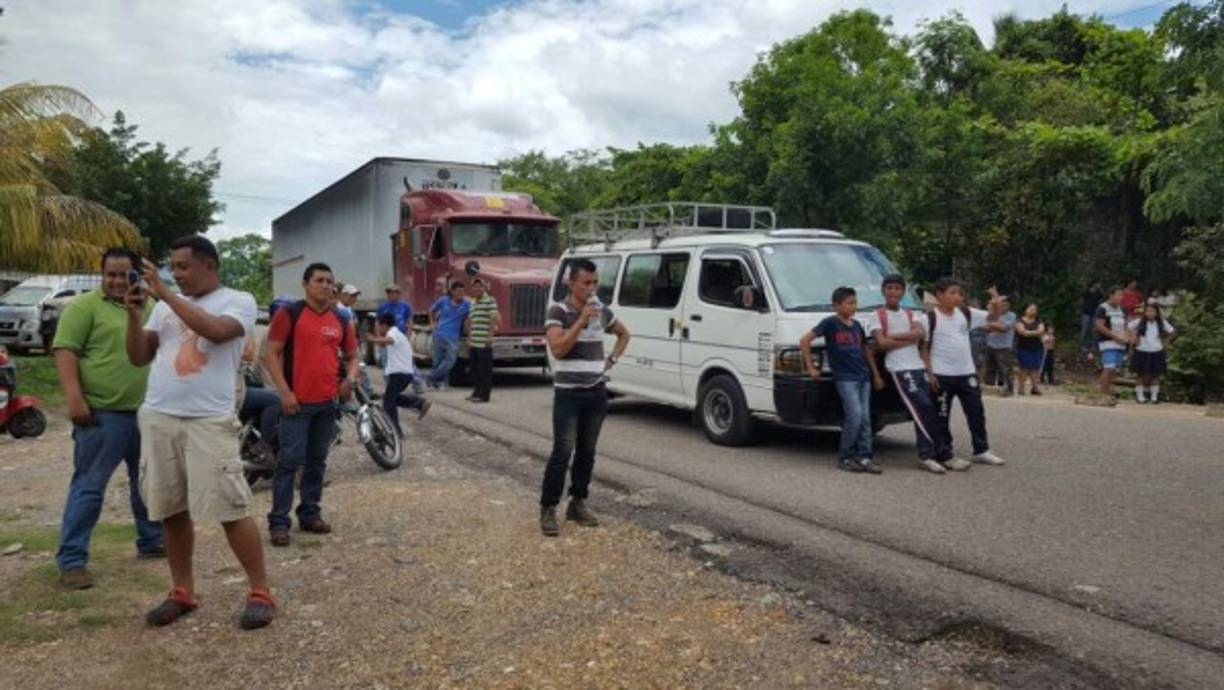 'Llevamos más de 40 horas sin luz en esta importante ciudad', dijo uno de los manifestantes.<br/>