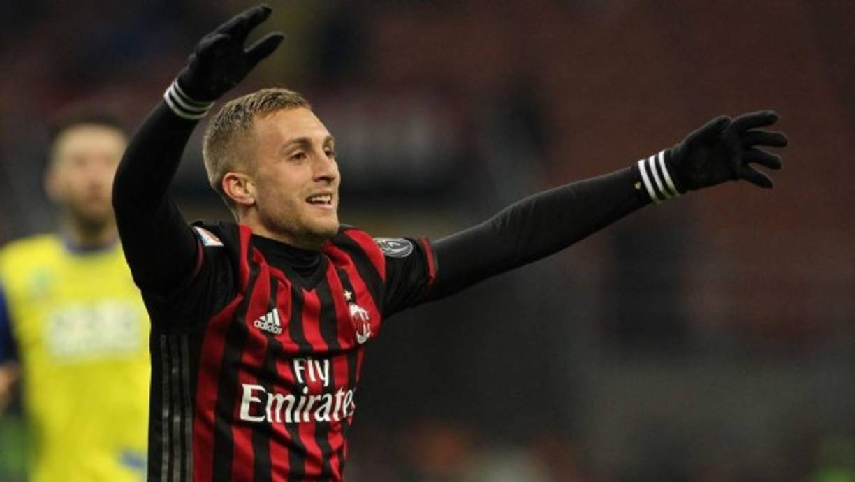 El Barça repescará a Gerard Deulofeu para ponerlo a las órdenes del futuro nuevo técnico del Barça, aún no desvelado. Sin embargo, si el club azulgrana quisiera venderle finalmente tendría a un nuevo interesado, el Napoli. Según apunta Il Mattino, el club italiano ha sondeado varias veces a Deulofeu para conocer su disponibilidad para jugar a las órdenes de Sarri.