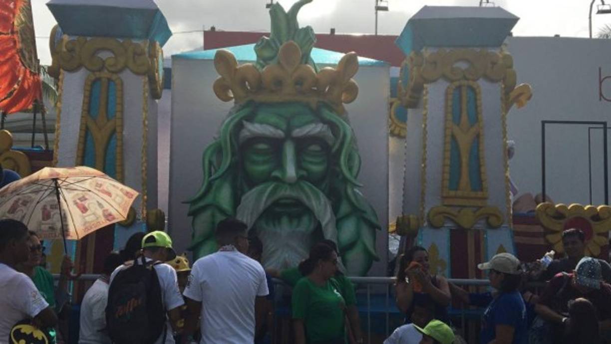El dios griego, Zeus, estuvo en la feria de San Pedro Sula.