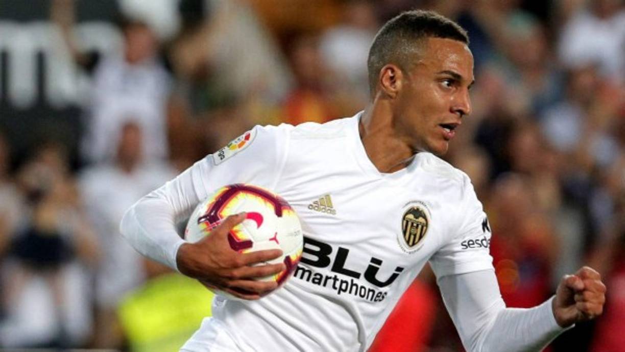 Sorpresa. En España informan que el Real Madrid ha puesto su mirada en el atacante del Valencia. Al parecer, es el delantero elegido para que llegue a la ofensiva del cuadro merengue.