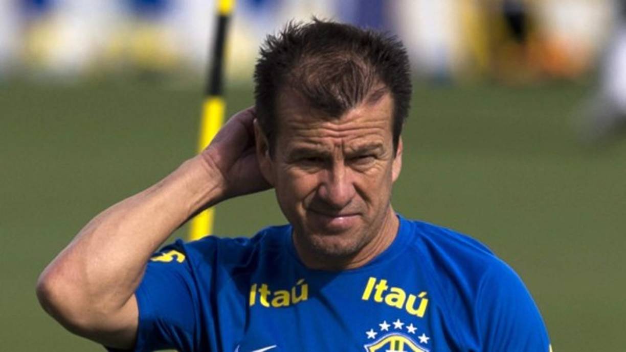 Dunga no permitía en la selección de Brasil que los jugadores se levantaran de la mesa antes que el capitán.