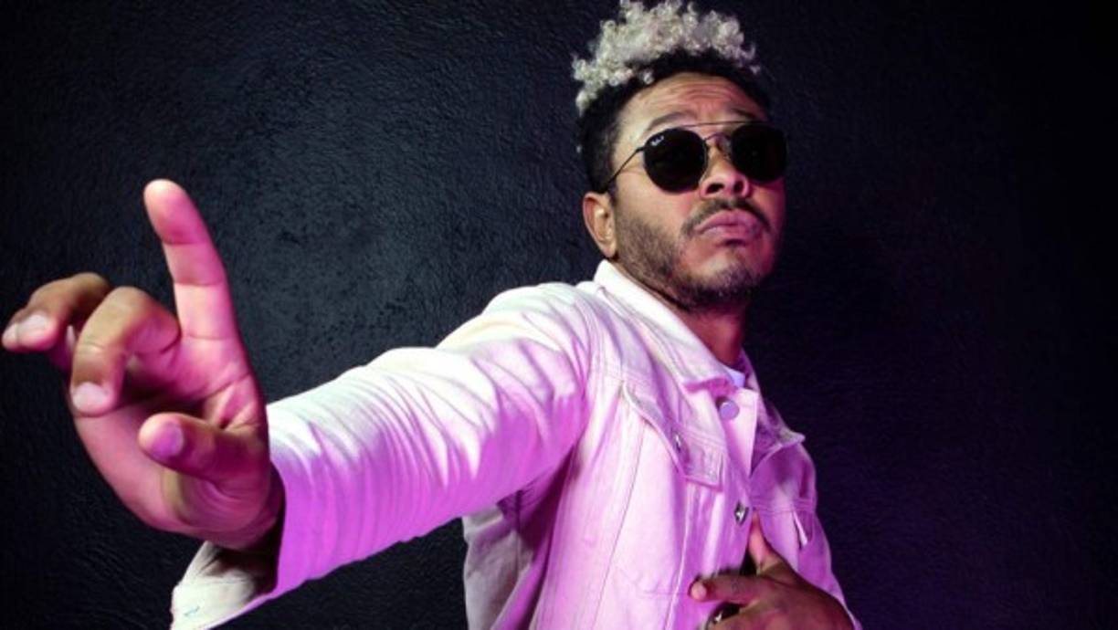 En diciembre del 2010, el intérprete de 'Tocando fondo' fue acusado de abuso sexual contra una joven tras terminar una de sus presentaciones en Quintana Roo. A pesar de que logró comprobar su inocencia, fue severamente criticado.