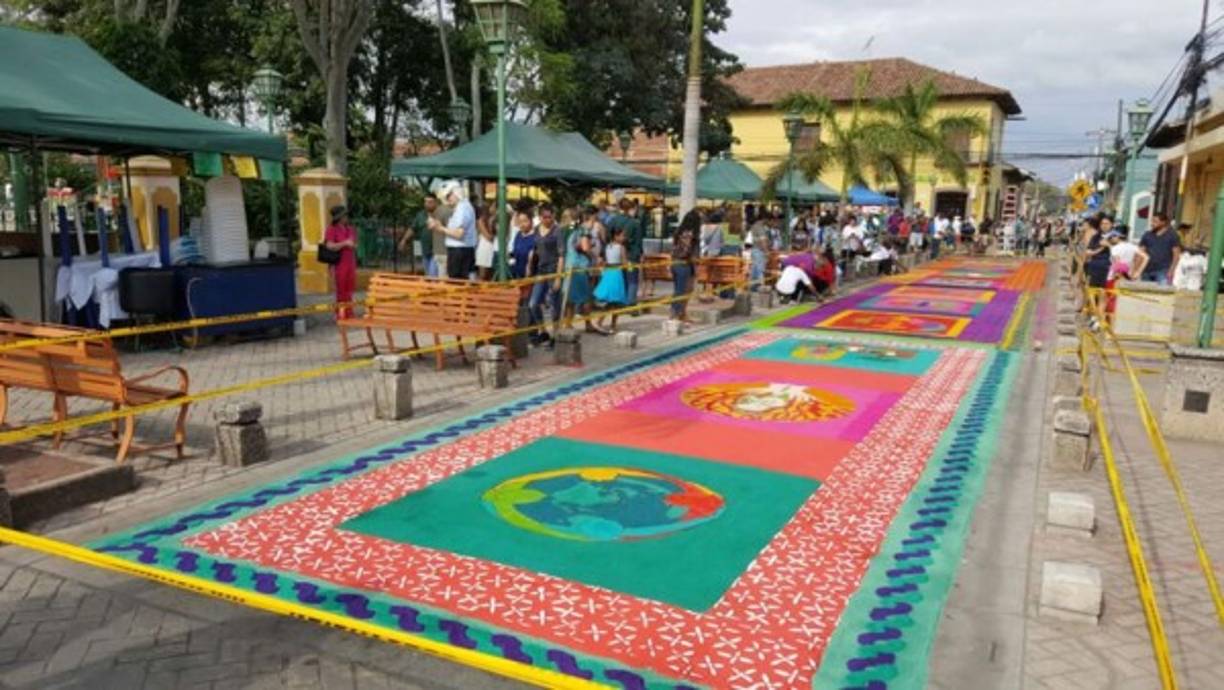 El tiempo de elaboración de las mismas tarda entre 2 y 3 meses para poder hacer el diseño, calado de molde y plasmado. <br/><br/>