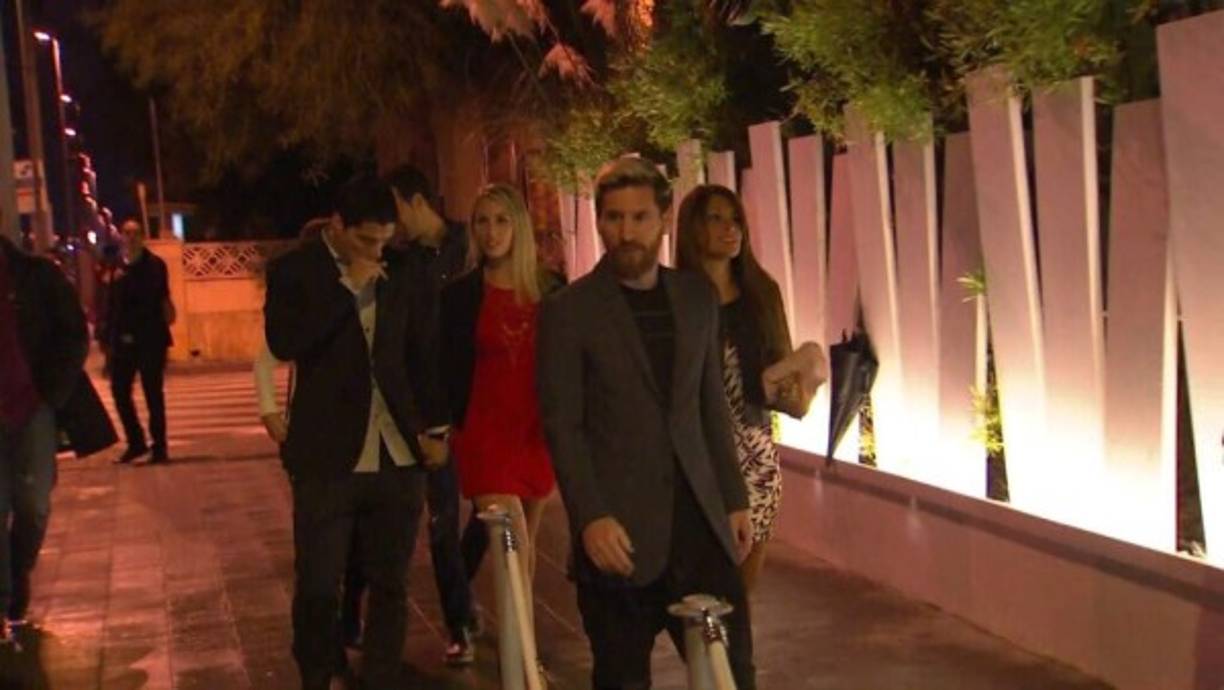 La pareja argentina llegó al lugar acompañada por Luis Suárez y su mujer, Sofía Balbi, con quienes los une una muy buena relación. Incluso, los hijos de los jugadores van al mismo colegio.