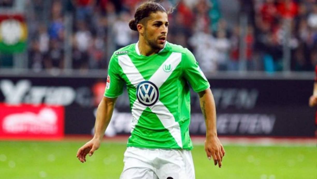 Ricardo Rodríguez. El lateral izquierdo es otro puesto a reforzar. Los grandes favoritos de Zidane serían dos futbolistas de la Bundesliga. El primero es el suizo del Wolfsburgo y al que el conjunto blanco lleva tiempo siguiendo.