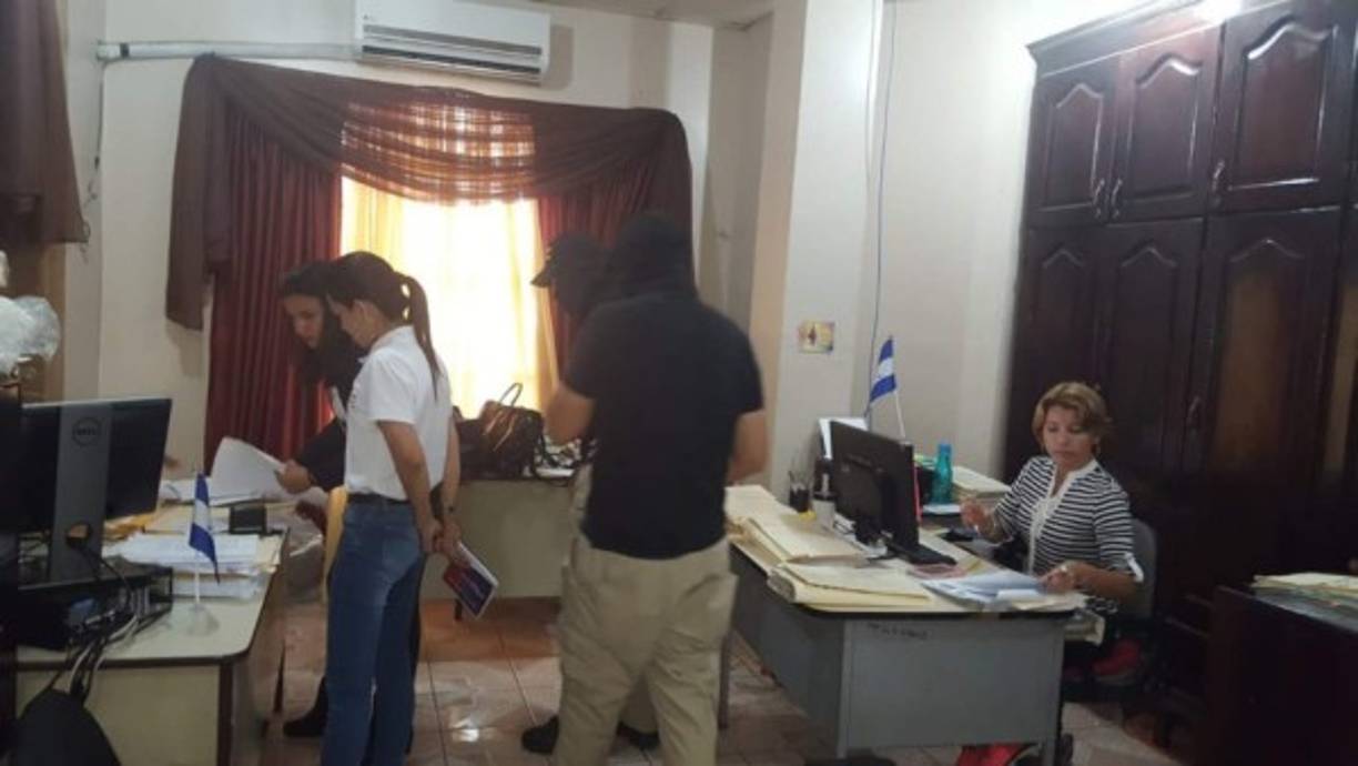 Se investiga adjudicación de contratos por 40 millones de lempiras a testaferros de los Rivera Maradiaga y los Valle Valle.