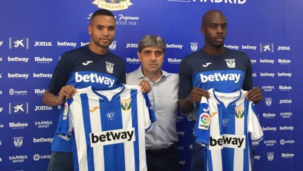 El Leganés hizo la presentación de sus dos últimos refuerzos, Youssef En-Nesyri y Allan Nyom. Ambos futbolistas han pasado por la sala de prensa de la Instalación Deportiva de Butarque para afirmar sus ganas de jugar con el Lega. Un proyecto que, afirmaron, les parece muy atractivo y esperan ayudar a que sea una buena temporada.