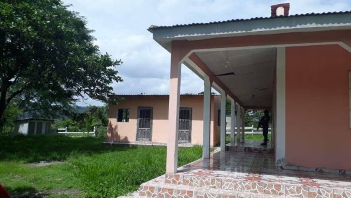 Aseguran una hacienda a Dilcia Judith Mejía Duarte, hermana de Sergio Neftalí Mejía Duarte, condenado en Estados Unidos por narcotráfico. La operación se ejecuta en la aldea Guadalupe de Cedros, Francisco Morazán.