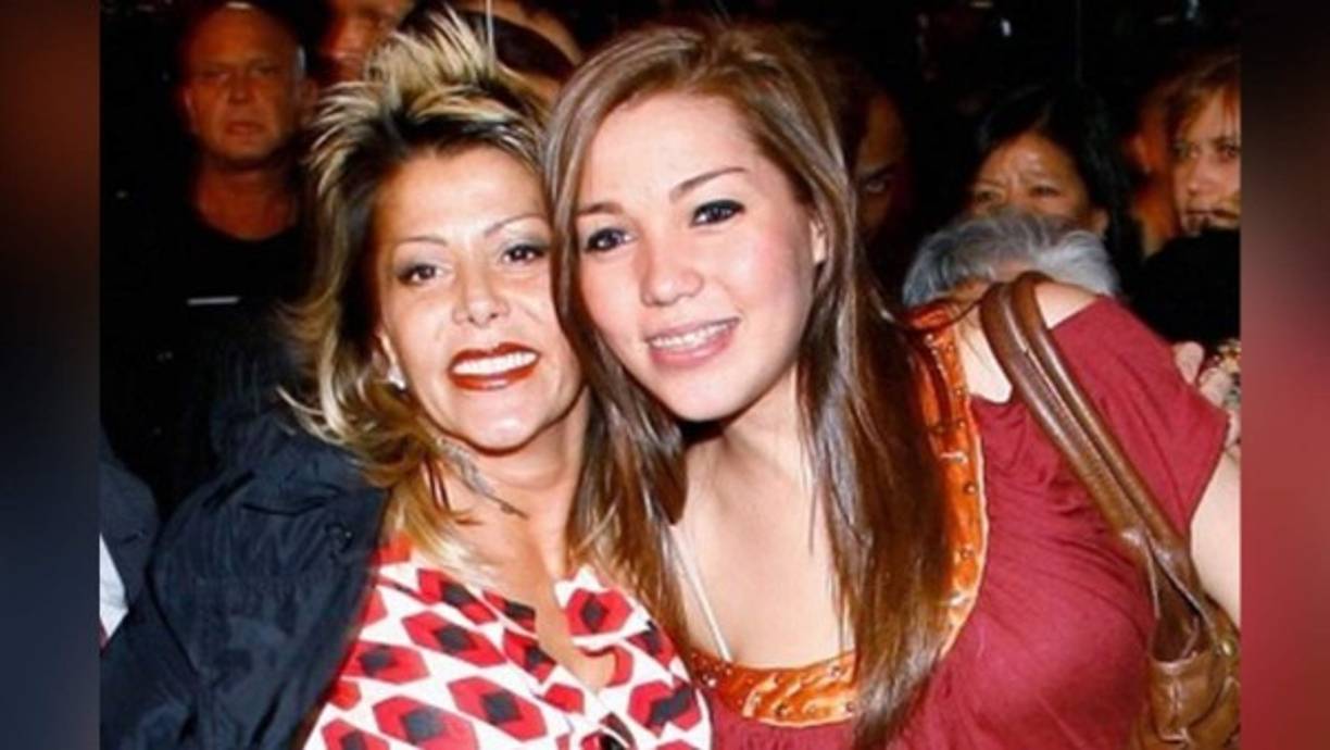 A sus 27 años su imagen ha cambiado mucho ya que no solo heredó de su mamá el gusto por la música, sino también por las cirugías. <br/><br/>La joven tiene ahora un rostro más estilizado y una firgura más esbelta. De hecho, varios medios internacionales aseguran que la propia Alejandra Guzmán le regaló de cumple años el hacerse varios arreglitos estéticos.