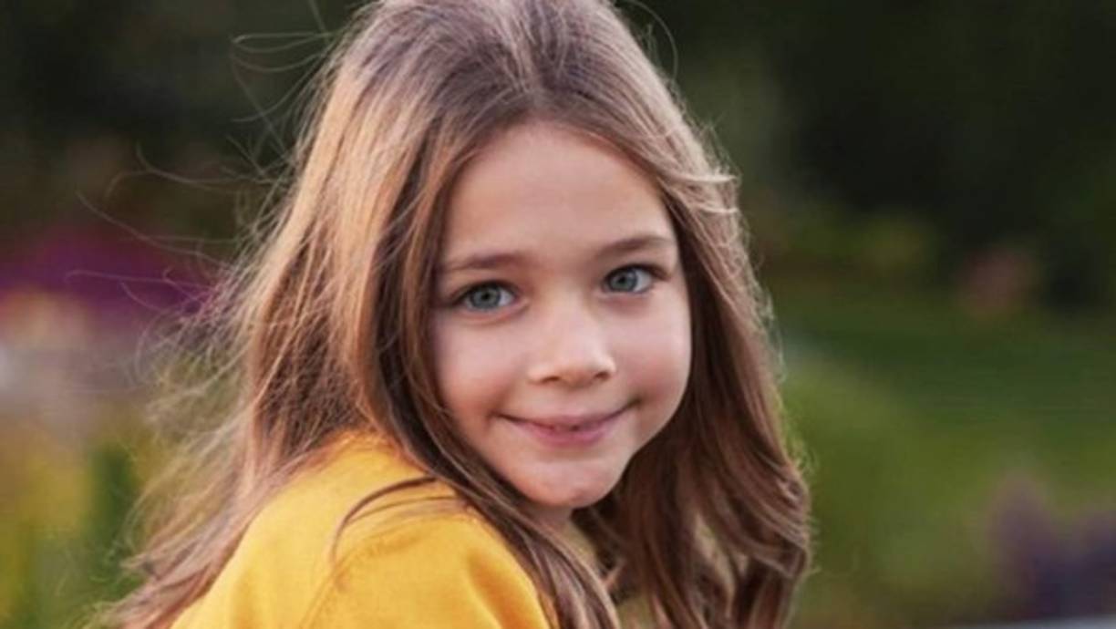 La hermosa actriz también participó como Hanzade en Muhtesem Yüzyil: Kösem, serie de corte drama histórico en donde tuvo mayor presencia y grabó 18 episodios.