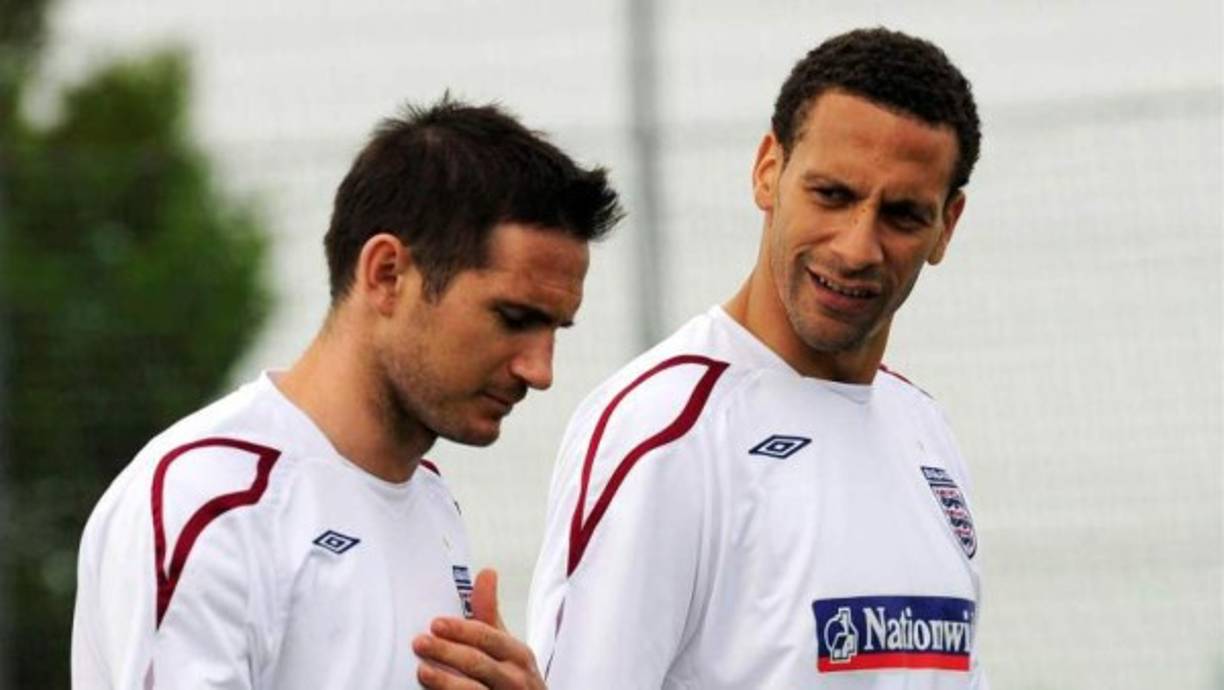 Rio Ferdinand-Frank Lampard: En junio del 2000, tras la Eurocopa decidieron tomarse unos días en Ayia Napa, Chipre. Un lugar es famoso por su vida nocturna. Ambos se tomaron unas copas y se llevaron a una mujer al hotel y filmaron todo. Esta fue a la prensa rosa de Inglaterra y vendió la historia, fue tremendo escándalo.