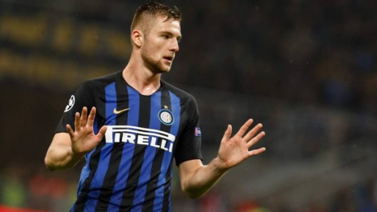 Skriniar: El central permanecerá finalmente en el Inter de Milán. A pesar del interés de Real Madrid, Barça, Liverpool o Chelsea, el defensa eslovaco, de acuerdo con el Daily Mirror, renovará con los 'neroazzurri' por unos 70.000 € semanales. <br/>