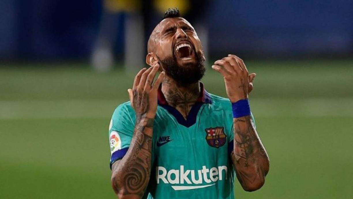 Arturo Vidal: El volante chileno no entra en los planes de Ronald Koeman por lo que saldrá del Barcelona de cara a la próxima campaña.