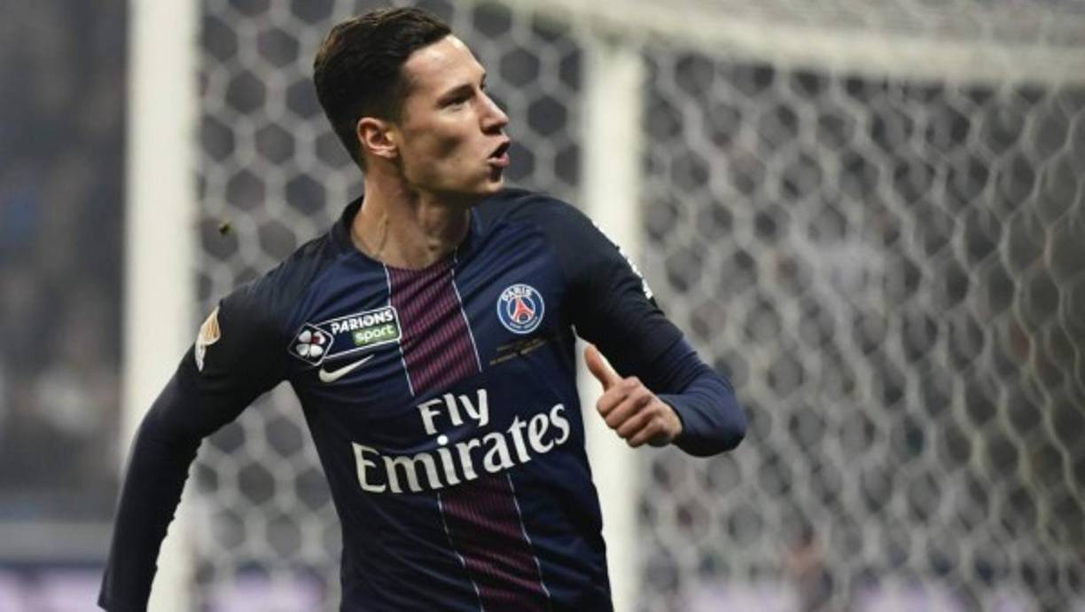 Las últimas informaciones situaban al jugador alemán Julian Draxler en la órbita del Bayern Múnich. Pero según informa L'Equipe, no habría sido el Bayern el que ha pedido al jugador, el propio PSG fue el que habló con los alemanes para saber si les interesaba Draxler. El agente del jugador, Roger Wittmann, viajó a Munich en la tarde del miércoles según el periódico galo.