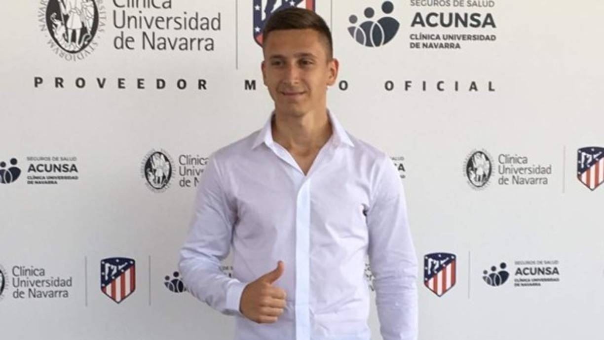 Ivan Šaponjić: El delantero serbio es nuevo refuerzo del Atlético de Madrid, llega procedente del Benfica. ''Mucho Atleti, estoy muy feliz por estar aquí', dijo ante los medios.