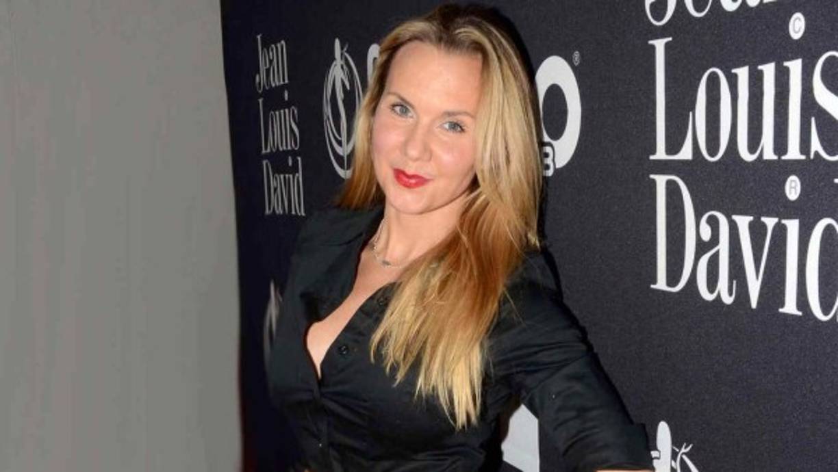 El provocativo vestido que la protagonista de 'Mi pequeña traviesa' usó llamó la atención de sus fans, quienes afirman que usó un relleno en su trasero.