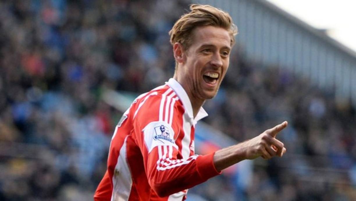 Según The Sun, el Aston Villa está interesado en Peter Crouch, veterano delantero de 36 años que milita en el Stoke City.