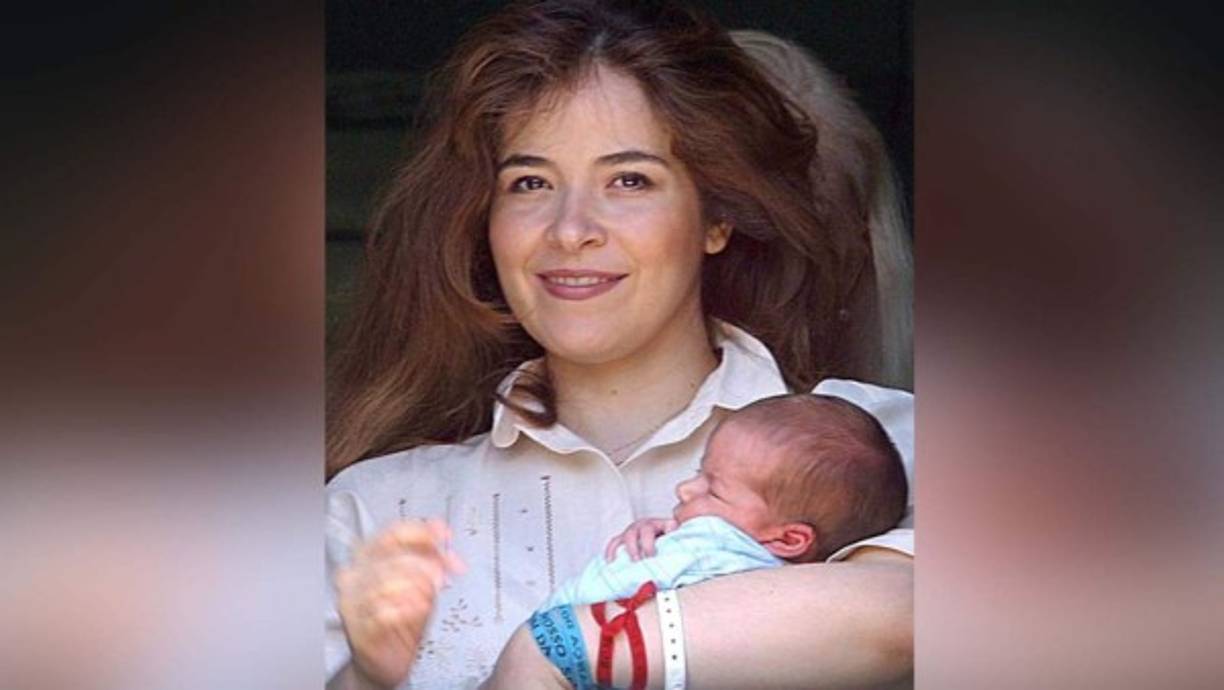 17 años han pasado desde que la cantante mexicana Gloria Trevi se convirtió en madre por primera vez, pero no de una forma convencional ya que se encontraba presa en una cárcel de Brasil.<br/><br/>La actriz llamó a su primogénito Ángel Gabriel y aunque jamás reveló quién era el padre del niño, que ahora quiere serguir sus pasos en la música, es indiscutible su enorme parecido con Sergio Andrade.