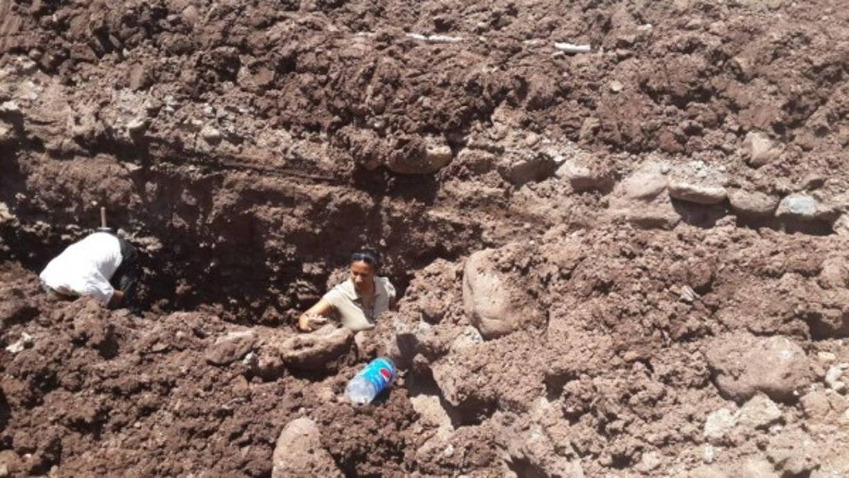 Durante los trabajos de excavación para la instalación de una tubería los pobladores descubrieron fragmentos de vasijas de barro que pertenecieron al pueblo lenca.