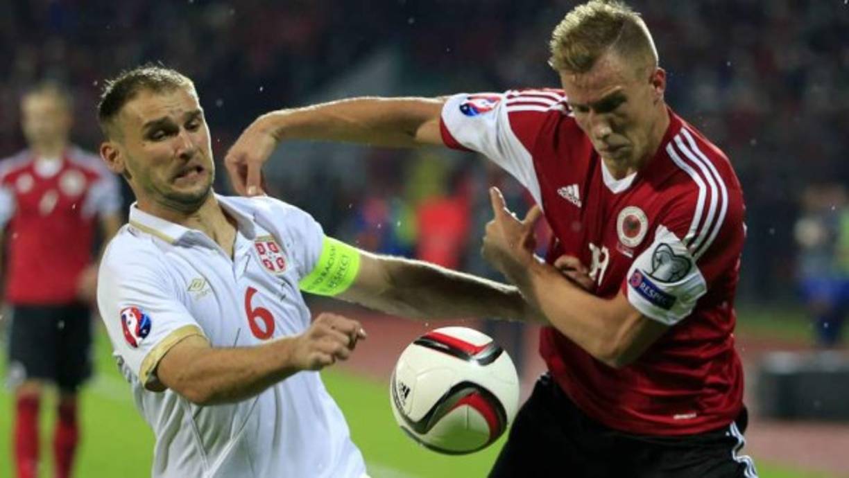 Branislav Ivanovic (Serbia). Sufrió una molestia muscular en el partido ante Albania. Lo padece Chelsea, también.