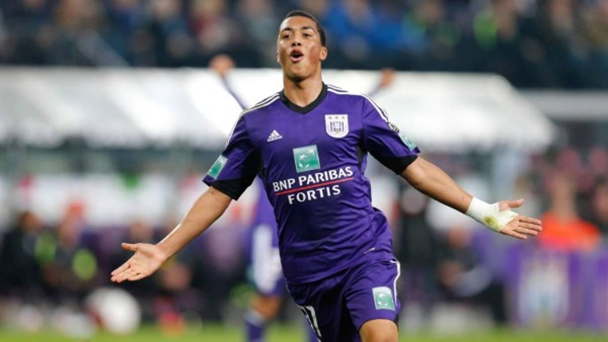El Atlético de Madrid quiere reactivar las negociaciones para hacerse con el centrocampista belga del Anderlecht, Youri Tielemans, que ya fue relacionado con el club colchonero la temporada pasada, aunque finalmente su fichaje no se realizó. Otros equipos como Juventus de Turín y Napoli también andan tras el jugador de 19 años, con lo que la directiva rojiblanca deberá estar rápida para convencer al jugador.